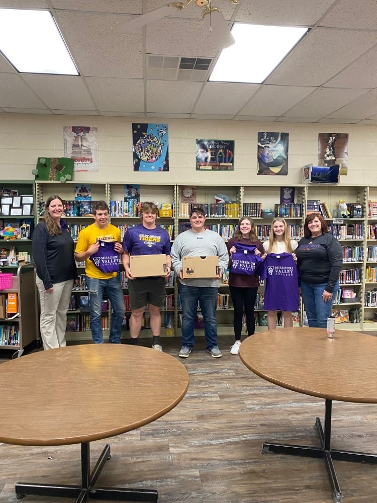 Two Seniors Won Chromebooks Today Pilot Grove C4 School District